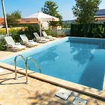 House Stone Curlew 1 * Lisane Tinjske