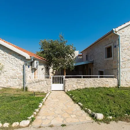 Vikendica House Stone Curlew 1 *