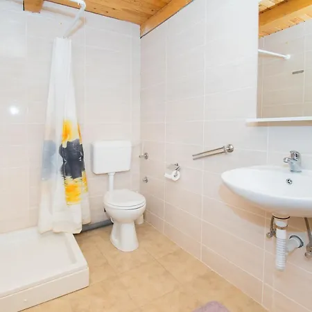 House Stone Curlew 1 Nyaraló