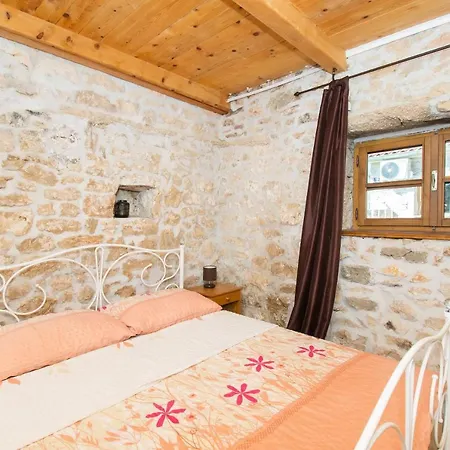 Dom wakacyjny House Stone Curlew 1 Lisane Tinjske