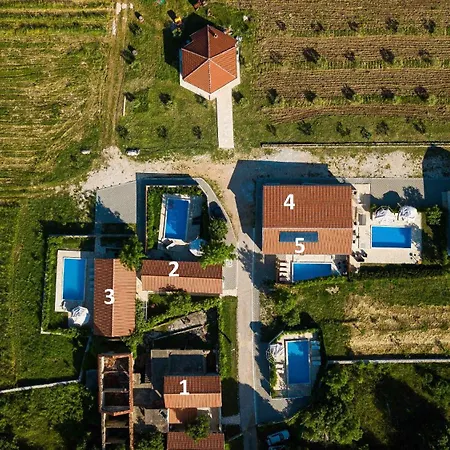 House Stone Curlew 1 Nyaraló