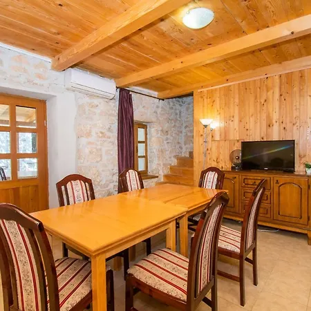 House Stone Curlew 1 Ferienhaus Lisane Tinjske